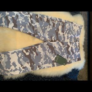 Brand new Lysse leggings in light  blue camo